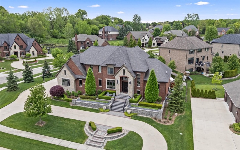 602 Wellington Cir